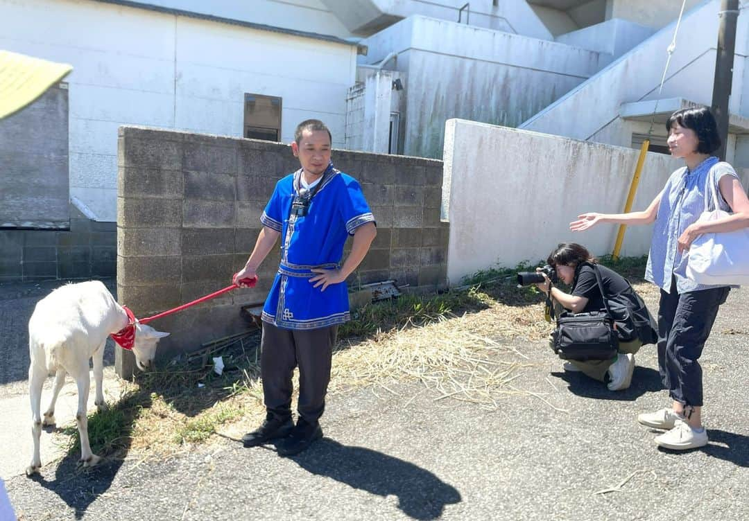 テレビ東京さんのインスタグラム写真 - (テレビ東京Instagram)「. ＼#ヤギと大悟🐐🌱めぇ／  本日から4週にわたり 千葉県銚子市で雑草モグモグ旅🌈  ☀️今回のゲスト☀️ 🍀9/8、9/15、9/29 #MEGUMI さんは大悟と同郷の岡山出身‼️軽トラトークで大盛り上がり🛻  🍀9/15、9/22、9/29 #トータス松本 さんは持ち前の人の良さとフランクさで地元の方と触れ合いまくり😊  本日の放送は✨ ⭐️ポポ初の海🌊で大興奮⁉️ ⭐️まさかの発表に大悟も驚き⁉️ ⭐️子ヤギ・モロコシ🐐も登場🥰 　その激カワな姿にポポ拗ねる⁉️ ⭐️大悟と同郷・岡山出身の #MEGUMI さんと地元トーク😊  リアルタイム＆見逃し配信🌱 ➡️https://tver.jp/live/simul/lein7nurqt  主役 #ヤギ(通称 #ポポ) 相方 #大悟(#千鳥) 🐐…」9月8日 16時57分 - tvtokyo_pr