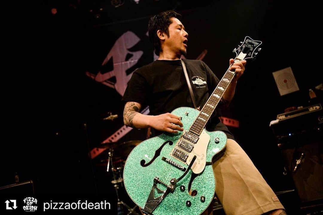 横山健さんのインスタグラム写真 - (横山健Instagram)「ついに Gretsch より The Kenny Falcon II がリリース決定！！  #Repost @pizzaofdeath with @use.repost ・・・ 【横山健】  新シグネイチャーギター  「G6136T Kenny FalconTM II with String-Thru Bigsby」  9月26日(火)発売決定！  https://www.pizzaofdeath.com/2023/09/08/post-154651/  #横山健 #Gretsch #KennyFalcon」9月8日 16時57分 - kenyokoyamaofficial