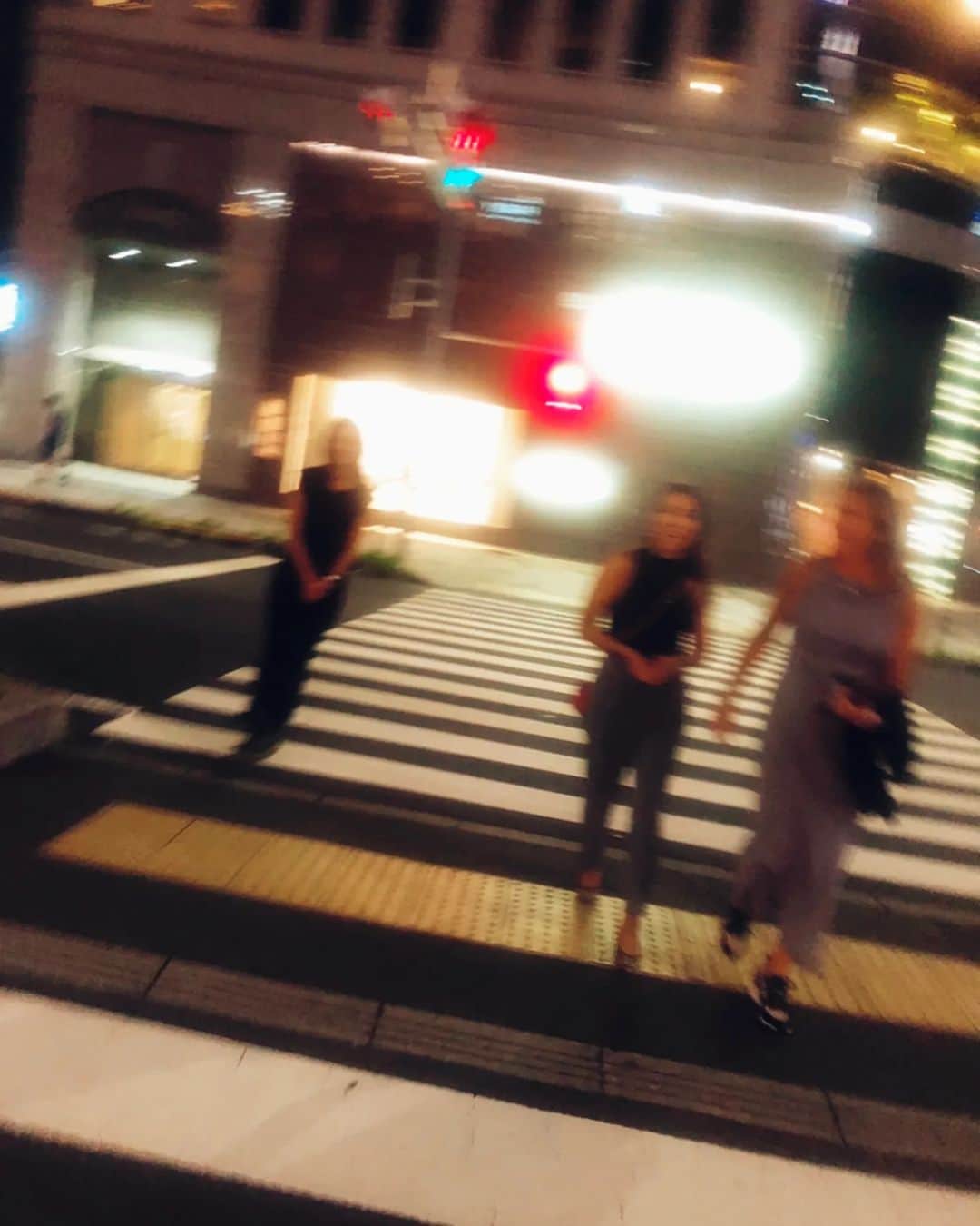 Yoshiko Kris-Webb クリス-ウェブ佳子さんのインスタグラム写真 - (Yoshiko Kris-Webb クリス-ウェブ佳子Instagram)「Pictures are blur but memories are clear. 久しぶりにメイクしたまま寝てしまった夜でした。 📷 @canayoshida」9月8日 17時01分 - tokyodame