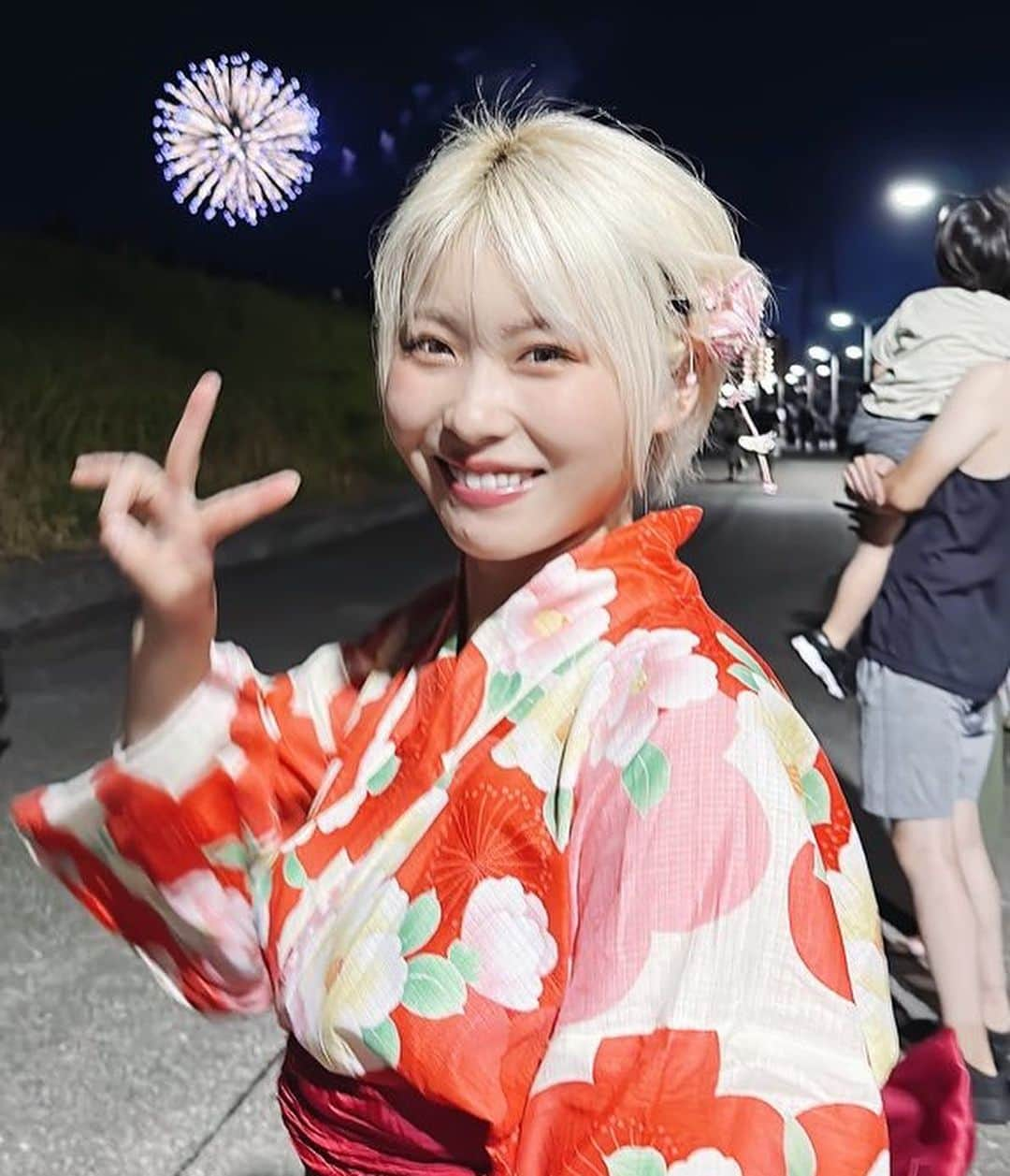 塚田綾佳のインスタグラム：「9/16(土)#ぽん散歩 オフ会&撮影会 東京 浅草で開催!!  舞台 #浦河2023 大感謝特別価格！ ￥6,000 で開催❣️ ※通常価格45～60分 ￥13,000～  衣装は「浴衣」です👘   1名様限定なので のんびりオフ会としても良し、がっつり撮影しても良し ご自由にお使いください♡  個撮(1名) 1部12:00～12:30 2部12:40～13:10 3部13:20～13:50 4部14:00～14:30 5部14:40～15:10 6部15:20～15:50 7部16:00～16:30 8部16:40～17:10 9部17:20～17:50 10部 18:00～18:30   予約料金￥6,000 [ご予約] https://t.livepocket.jp/e/ponsanpo  ■通しについて 通し予約可能です。そのまま続けて撮影可能です！ お時間にもよりますが、通しなら難波を離れてもokです。ご相談下さい☺️  ■チェキ撮影について 1枚1,000円(サイン付き)で販売しています♡  ※チェキ撮影は時間内にお願い致します。  ■注意事項 ※雨天決行 ※個室や2人きりになる場所はNG ※チケット代や食事代などかかる場合は、あやぽんの分もお願い致します。 ※集合解散は同一場所になります。  ー #お散歩 #ぽん散歩 #ぽんさんぽ撮影会 #撮影会 #浅草 #浅草撮影会 #浴衣  #彼女とデートなうに使っていいよ #SNS用レンタル彼女 #SNSレンタル彼女  #グラビア #グラビアアイドル #アイドル #金髪ショート #塚田綾佳 #あやぽん」