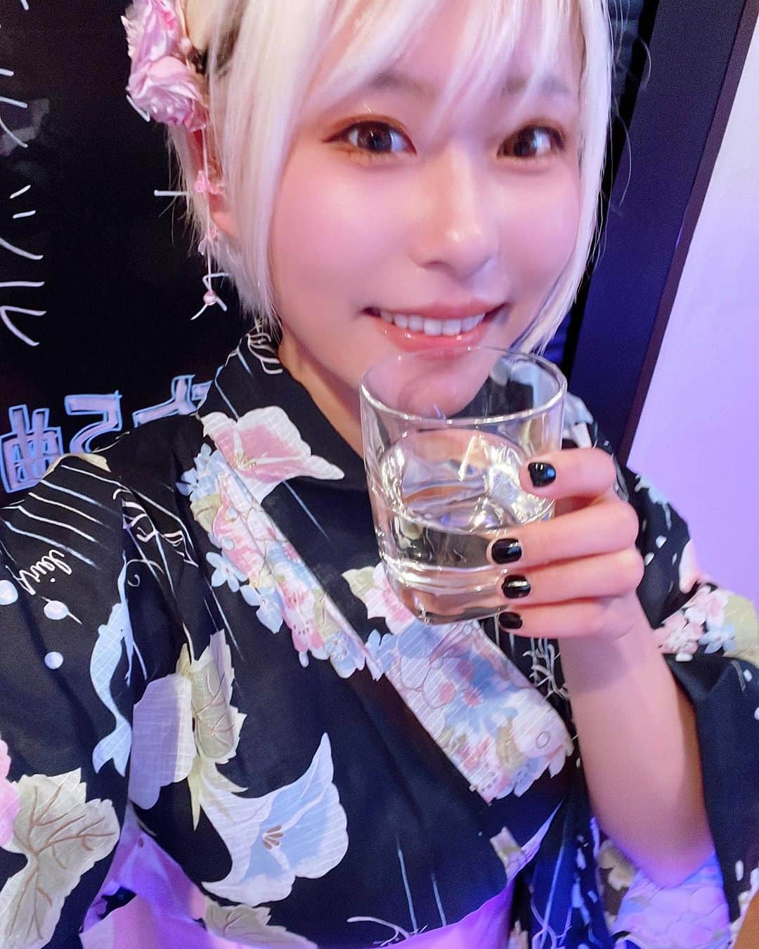 塚田綾佳さんのインスタグラム写真 - (塚田綾佳Instagram)「9/17(日)17:00～23:00  #スナックあやぽん 開催❣️  舞台 #浦河2023 感謝価格！ 1時間 5,000円 (飲み放題+チャージ込+おつまみ付き❤︎)  通し割引なんと1,000円引き!!✨  午前中はライブ OTA音 があるよ！ ライブのあとは日本酒祭りやるぞꕀ⋆！🍶🥰❣️  前回は #獺祭 飲みすぎて記憶がありません🧑‍🦱 今回は何の日本酒かなぁꕀ⋆？💓  🏠東京都江戸川区船堀1-7-6 夢ビル6F ガールズバーreve  ご予約ayaka@zone-n.com またはDM、配信で教えてね❣️  ー #あやぽんbar #ガールズバー #船堀 #スナック #ガールズバー船堀 #日本酒 #ガールズバーreve  #彼女とデートなうに使っていいよ #SNS用レンタル彼女 #SNSレンタル彼女 #金髪ショート #塚田綾佳 #あやぽん」9月8日 17時14分 - tsukada_ayaka