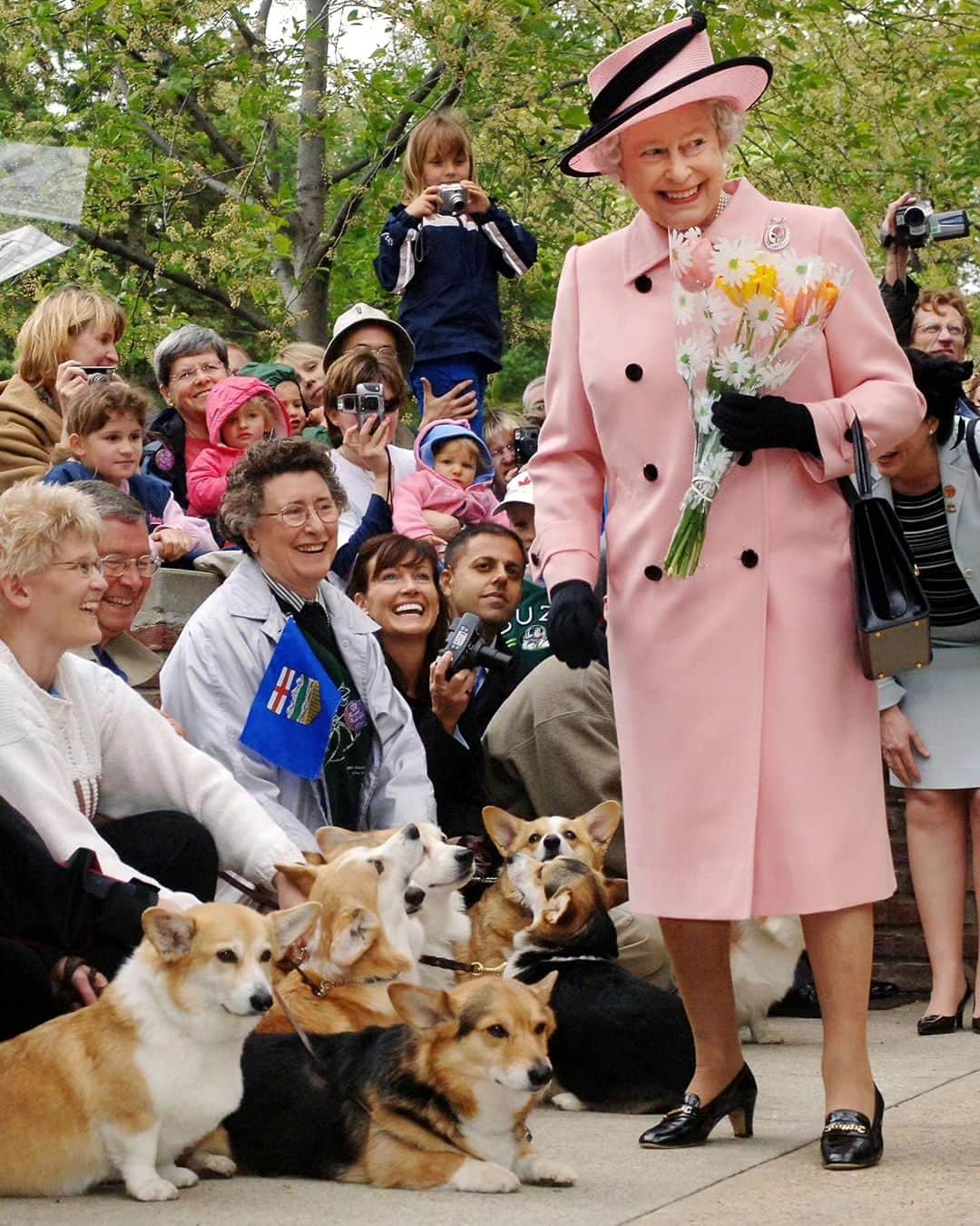 ウィリアム（ケンブリッジ公）さんのインスタグラム写真 - (ウィリアム（ケンブリッジ公）Instagram)「Today we remember the extraordinary life and legacy of Her Late Majesty Queen Elizabeth. We all miss you. W & C」9月8日 17時15分 - princeandprincessofwales