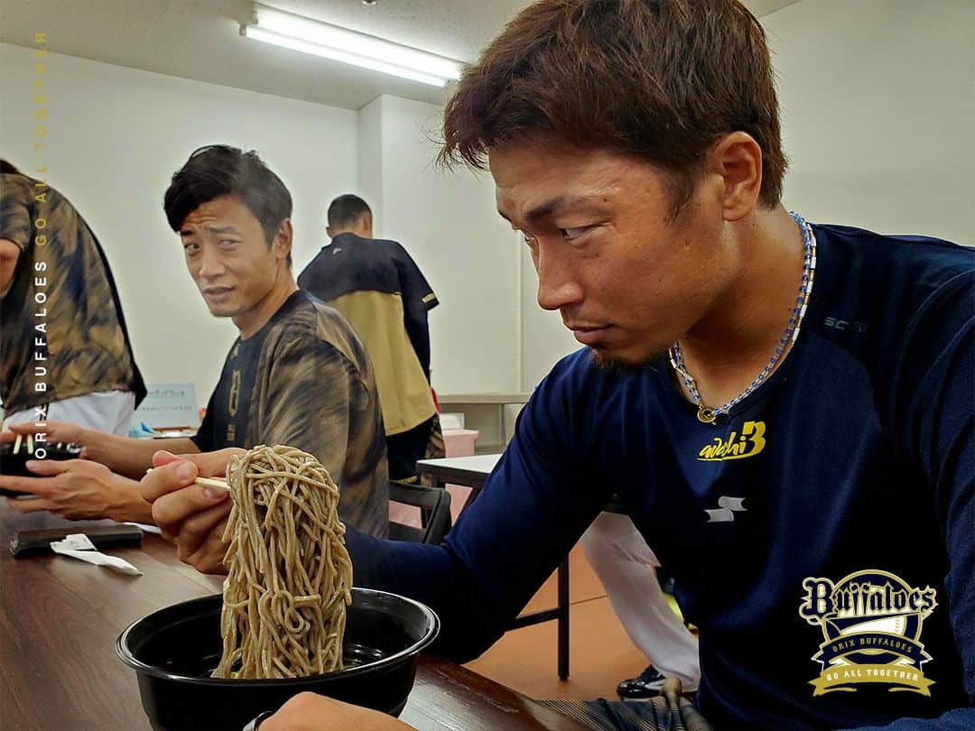 オリックス・バファローズさんのインスタグラム写真 - (オリックス・バファローズInstagram)「#試合は中止ですが #試合前のエネルギー補給 #もぐもぐタイム #宮城大弥 #松井雅人 #安達了一 #西野真弘 #山崎福也 #ZOZOマリンスタジアム #明日からも #全員でがんばろう #Bs2023 #buffaloes #baseball #ORIX #プロ野球」9月8日 17時19分 - orix_buffaloes