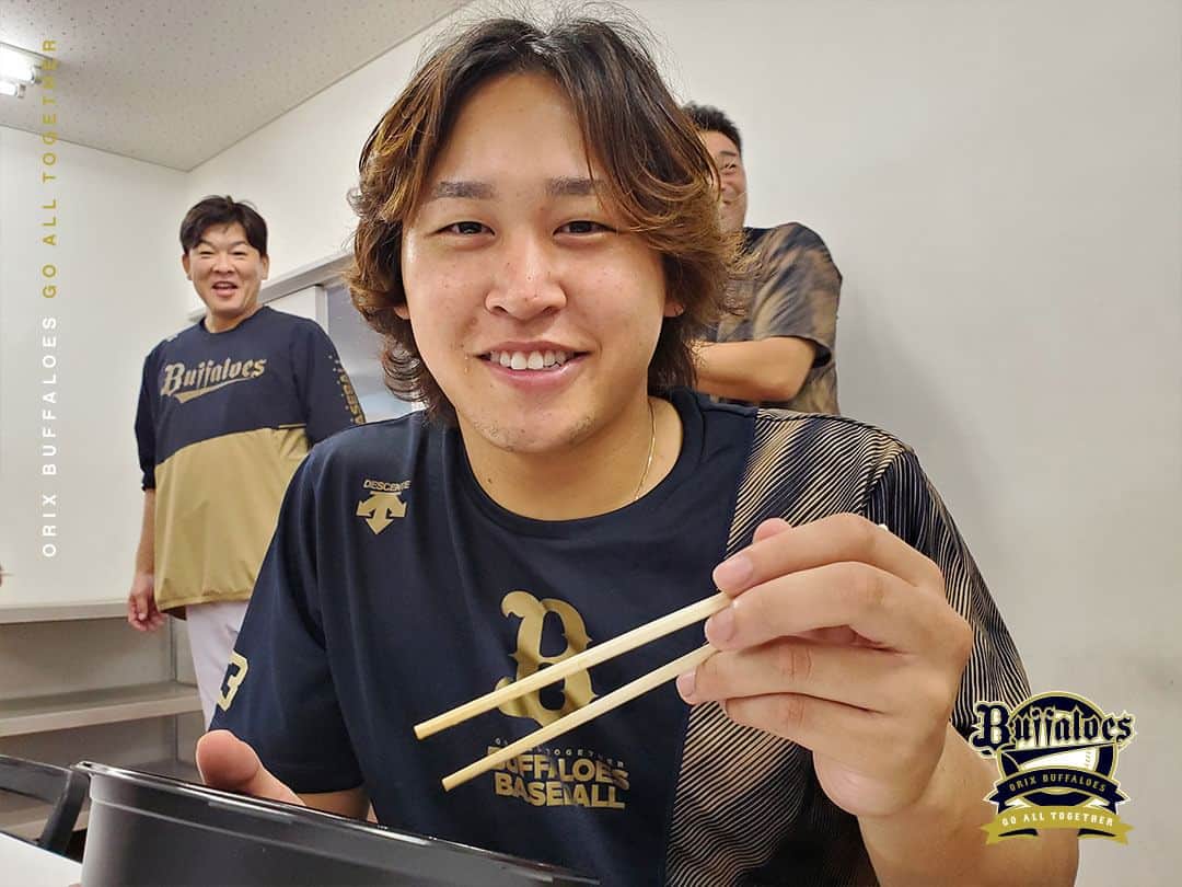 オリックス・バファローズさんのインスタグラム写真 - (オリックス・バファローズInstagram)「#試合は中止ですが #試合前のエネルギー補給 #もぐもぐタイム #宮城大弥 #松井雅人 #安達了一 #西野真弘 #山崎福也 #ZOZOマリンスタジアム #明日からも #全員でがんばろう #Bs2023 #buffaloes #baseball #ORIX #プロ野球」9月8日 17時19分 - orix_buffaloes