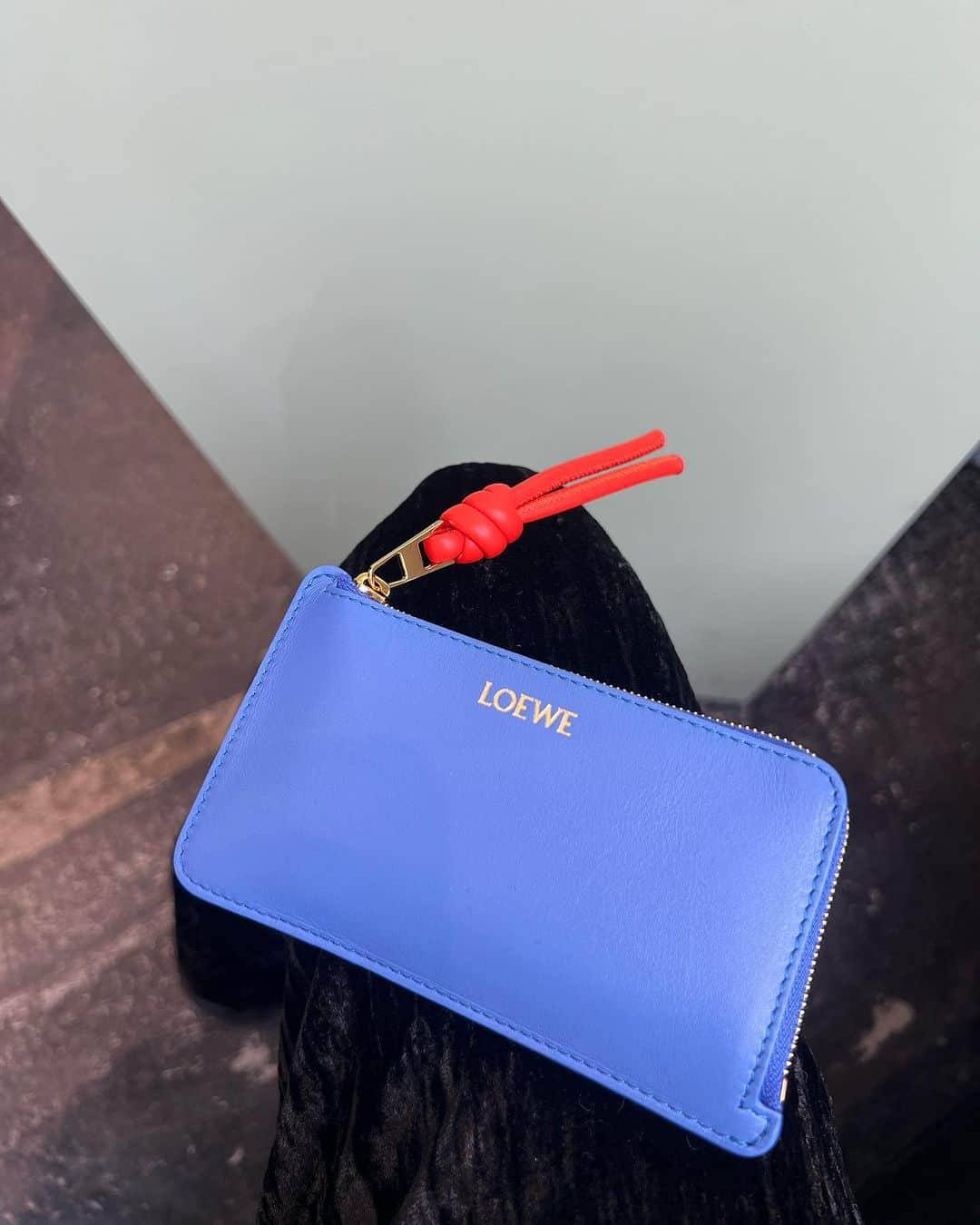 ADELAIDEのインスタグラム：「Loewe wallet new in🩵 #loewe @selectshop_adelaide」