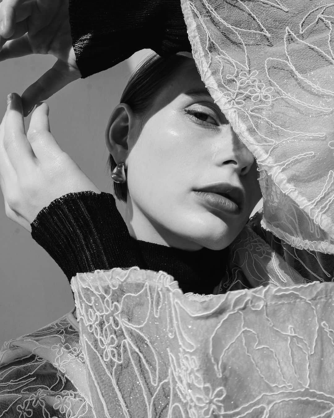 野村仁美のインスタグラム：「Beautiful @lizavetakryskina ❤️‍🔥 Hair&Makeup /Styling @miyoshikaori 🫶 Photography by me  For @marte_vintage  @sahara_japon @sykia_official」