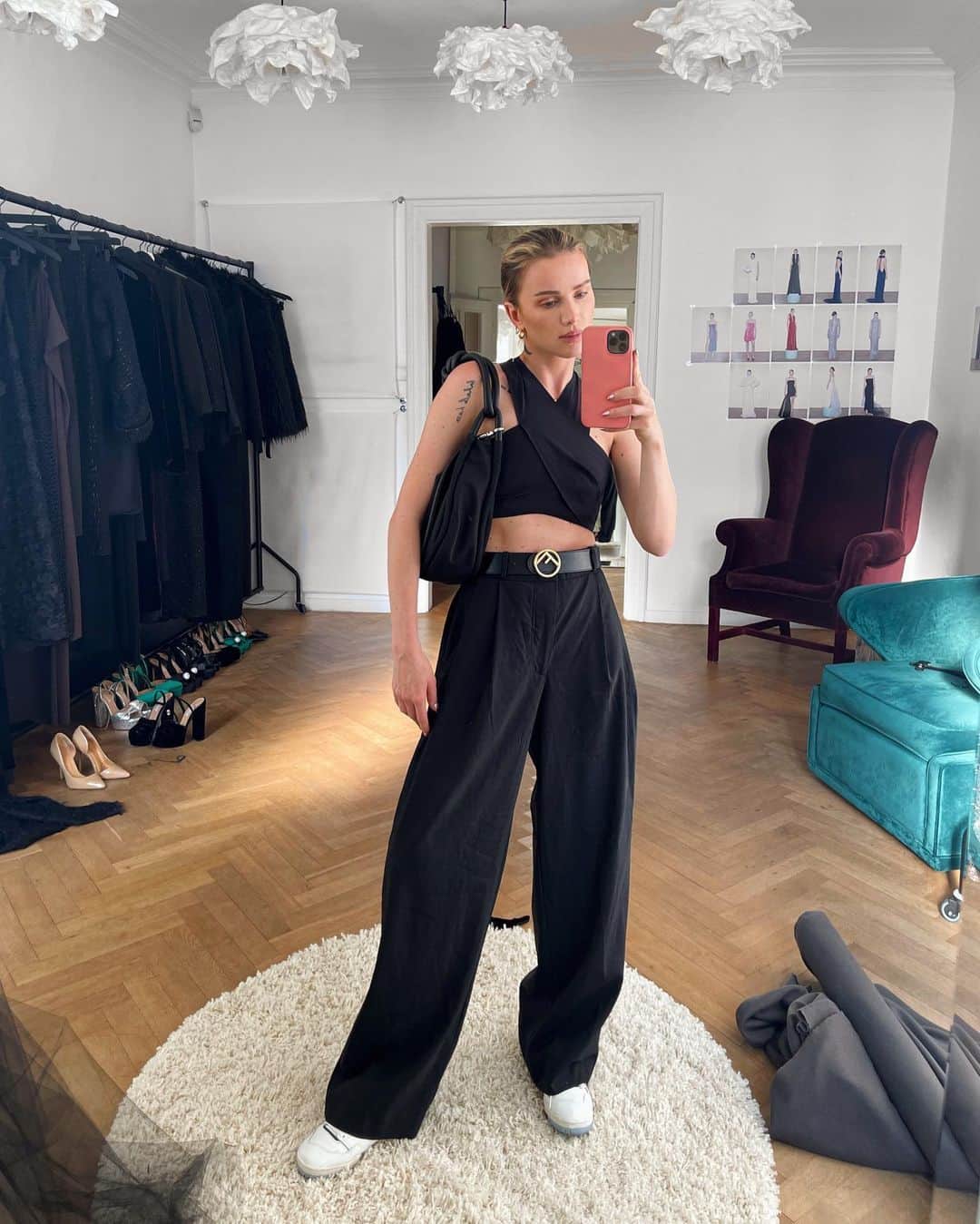Juliett K.のインスタグラム：「W tym tygodniu dominowała u mnie czerń 😎 #thisweek #blacklooks #OOTD」
