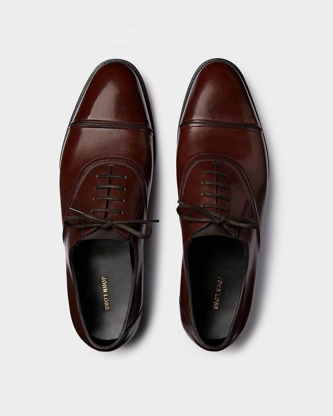 ジョンロブさんのインスタグラム写真 - (ジョンロブInstagram)「Moorgate, a revision of our classic City II Oxford is built with discreet elastic panels nestled on every seam, ensuring instant comfort and a lighter step whilst keeping its sleek silhouette. . #johnlobb」9月8日 17時47分 - johnlobb