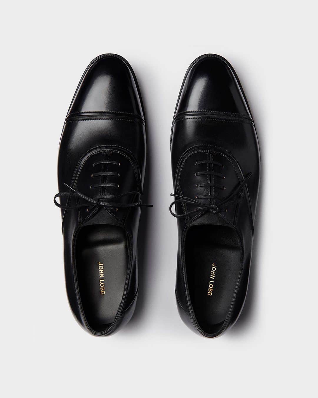 ジョンロブのインスタグラム：「Moorgate, a revision of our classic City II Oxford is built with discreet elastic panels nestled on every seam, ensuring instant comfort and a lighter step whilst keeping its sleek silhouette. . #johnlobb」