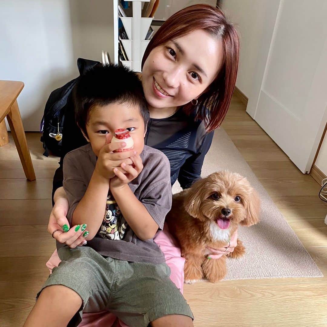田原愛里のインスタグラム：「大きくなった甥っ子💙 お寿司10皿食べれちゃう甥っ子💙 私より食いしん坊😂💙」
