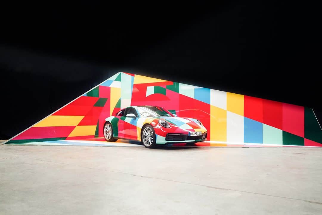 Porsche Japanさんのインスタグラム写真 - (Porsche JapanInstagram)「夢を映し出す、キャンバス。  75th Anniversary  #ポルシェ #Porsche #ポルシェ75周年  #75YearsPorsche  #スポーツカー」9月8日 18時00分 - porsche_japan