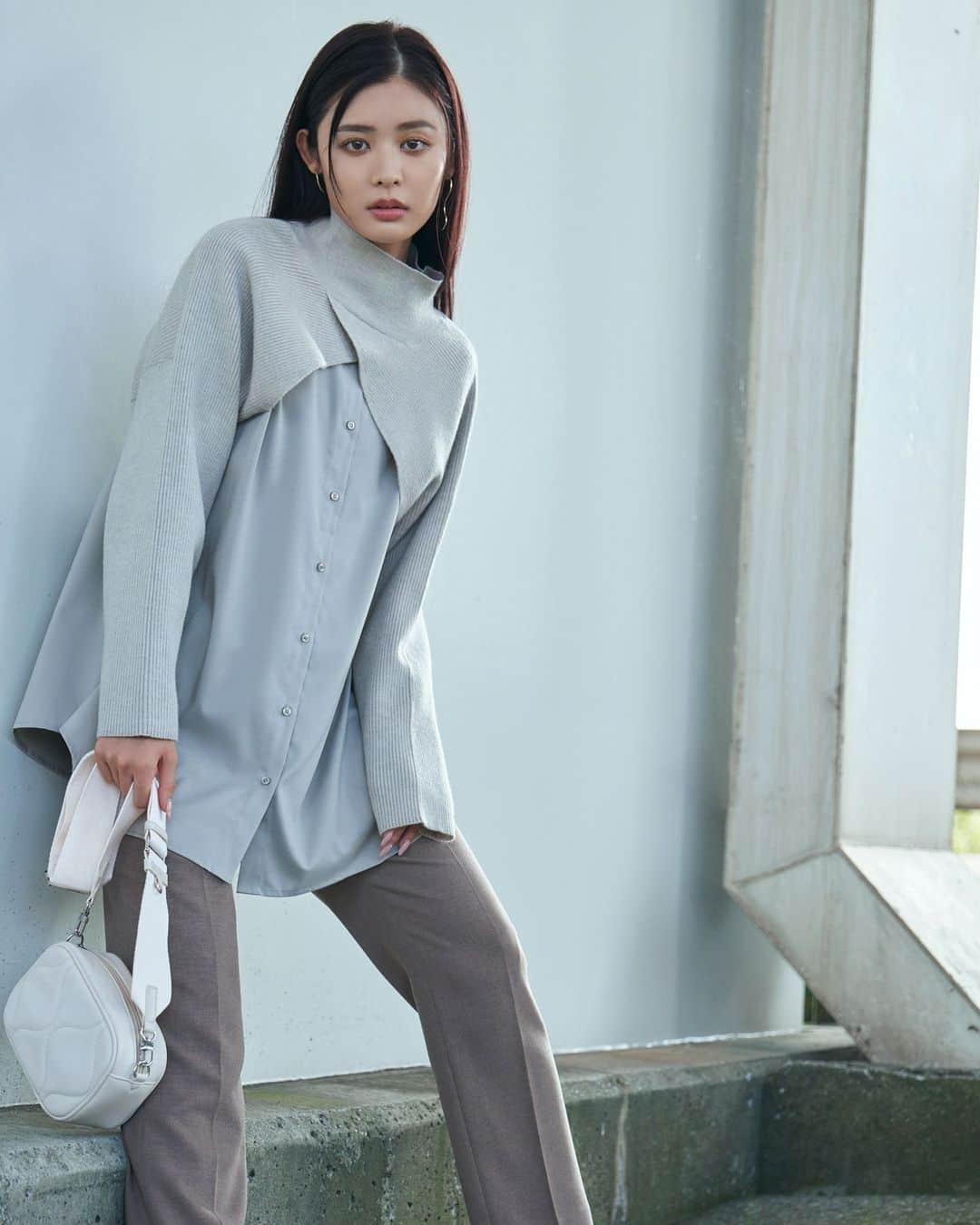 NATURAL BEAUTY BASICさんのインスタグラム写真 - (NATURAL BEAUTY BASICInstagram)「“Stylish×Casual” 2023 Autumn Collection Feat.Seika Furuhata  古畑星夏さん着用の 秋の新作webカタログが本日より公開スタート♡  NBBはこの秋、 「自分らしいスタイル、洗練されたトレンド感」を提案。 アイキャッチーなレイヤードに、エッジを効かせたシルエット… シンプルな着こなしの中に スタイリッシュなエッセンスをブレンド。 一歩先行くカジュアルルックを 古畑星夏さんが素敵に着こなします。  詳しくは @naturalbeautybasic_official プロフィールのURLからwebカタログをチェック♪  ■ハイネック2Wayニット×シャツ ¥11,990 tax in size:FR color:オフニット×オフシャツ/ ベージュニット×ベージュシャツ/ ネイビーニット×ブルーシャツ #0173270917  ■ダブルボタンハイウエストテーパードパンツ ¥9,900 tax in size:S/M color:クロ/モカ #0173230910  #古畑星夏 さん #新作アイテム #レイヤードトップス #ニットレイヤード #スタイリッシュコーデ #パンツコーデ #シンプルコーデ #きれいめシンプル #秋コーデ #お出かけコーデ #オフィスコーデ #オフィスカジュアル #通勤コーデ #大人可愛い #カラーコーデ  #着回しコーデ #きれいめカジュアル  #ベーシックコーデ #ベーシック #ナチュラルコーデ #トレンドスタイル #シンプルコーデ #ナチュラルビューティーベーシック #naturalbeautybasic」9月8日 18時00分 - naturalbeautybasic_official