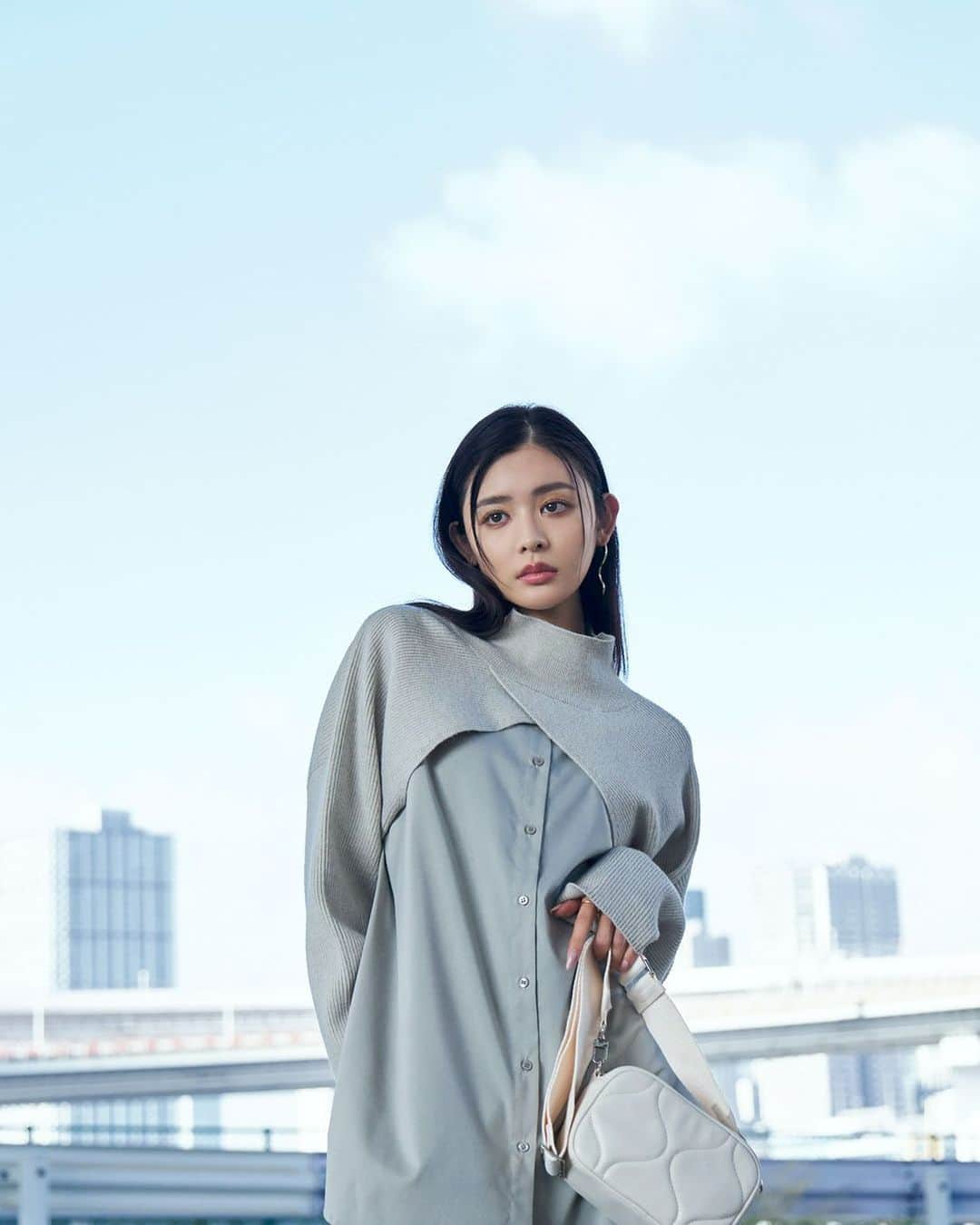 NATURAL BEAUTY BASICさんのインスタグラム写真 - (NATURAL BEAUTY BASICInstagram)「“Stylish×Casual” 2023 Autumn Collection Feat.Seika Furuhata  古畑星夏さん着用の 秋の新作webカタログが本日より公開スタート♡  NBBはこの秋、 「自分らしいスタイル、洗練されたトレンド感」を提案。 アイキャッチーなレイヤードに、エッジを効かせたシルエット… シンプルな着こなしの中に スタイリッシュなエッセンスをブレンド。 一歩先行くカジュアルルックを 古畑星夏さんが素敵に着こなします。  詳しくは @naturalbeautybasic_official プロフィールのURLからwebカタログをチェック♪  ■ハイネック2Wayニット×シャツ ¥11,990 tax in size:FR color:オフニット×オフシャツ/ ベージュニット×ベージュシャツ/ ネイビーニット×ブルーシャツ #0173270917  ■ダブルボタンハイウエストテーパードパンツ ¥9,900 tax in size:S/M color:クロ/モカ #0173230910  #古畑星夏 さん #新作アイテム #レイヤードトップス #ニットレイヤード #スタイリッシュコーデ #パンツコーデ #シンプルコーデ #きれいめシンプル #秋コーデ #お出かけコーデ #オフィスコーデ #オフィスカジュアル #通勤コーデ #大人可愛い #カラーコーデ  #着回しコーデ #きれいめカジュアル  #ベーシックコーデ #ベーシック #ナチュラルコーデ #トレンドスタイル #シンプルコーデ #ナチュラルビューティーベーシック #naturalbeautybasic」9月8日 18時00分 - naturalbeautybasic_official