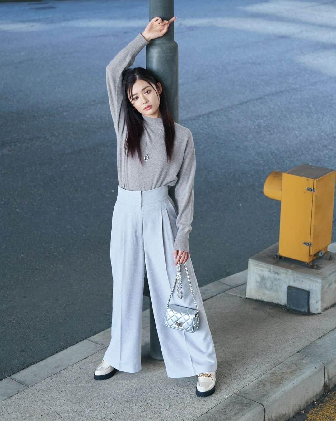 NATURAL BEAUTY BASICさんのインスタグラム写真 - (NATURAL BEAUTY BASICInstagram)「“Stylish×Casual” 2023 Autumn Collection Feat.Seika Furuhata  古畑星夏さん着用の 秋の新作webカタログが本日より公開スタート♡  NBBはこの秋、 「自分らしいスタイル、洗練されたトレンド感」を提案。 アイキャッチーなレイヤードに、エッジを効かせたシルエット… シンプルな着こなしの中に スタイリッシュなエッセンスをブレンド。 一歩先行くカジュアルルックを 古畑星夏さんが素敵に着こなします。  詳しくは @naturalbeautybasic_official プロフィールのURLからwebカタログをチェック♪  ■ハイネック2Wayニット×シャツ ¥11,990 tax in size:FR color:オフニット×オフシャツ/ ベージュニット×ベージュシャツ/ ネイビーニット×ブルーシャツ #0173270917  ■ダブルボタンハイウエストテーパードパンツ ¥9,900 tax in size:S/M color:クロ/モカ #0173230910  #古畑星夏 さん #新作アイテム #レイヤードトップス #ニットレイヤード #スタイリッシュコーデ #パンツコーデ #シンプルコーデ #きれいめシンプル #秋コーデ #お出かけコーデ #オフィスコーデ #オフィスカジュアル #通勤コーデ #大人可愛い #カラーコーデ  #着回しコーデ #きれいめカジュアル  #ベーシックコーデ #ベーシック #ナチュラルコーデ #トレンドスタイル #シンプルコーデ #ナチュラルビューティーベーシック #naturalbeautybasic」9月8日 18時00分 - naturalbeautybasic_official