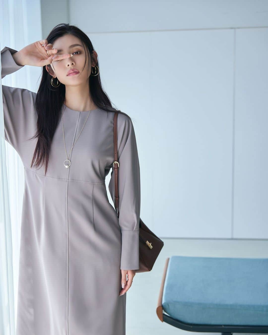 NATURAL BEAUTY BASICさんのインスタグラム写真 - (NATURAL BEAUTY BASICInstagram)「“Stylish×Casual” 2023 Autumn Collection Feat.Seika Furuhata  古畑星夏さん着用の 秋の新作webカタログが本日より公開スタート♡  NBBはこの秋、 「自分らしいスタイル、洗練されたトレンド感」を提案。 アイキャッチーなレイヤードに、エッジを効かせたシルエット… シンプルな着こなしの中に スタイリッシュなエッセンスをブレンド。 一歩先行くカジュアルルックを 古畑星夏さんが素敵に着こなします。  詳しくは @naturalbeautybasic_official プロフィールのURLからwebカタログをチェック♪  ■ハイネック2Wayニット×シャツ ¥11,990 tax in size:FR color:オフニット×オフシャツ/ ベージュニット×ベージュシャツ/ ネイビーニット×ブルーシャツ #0173270917  ■ダブルボタンハイウエストテーパードパンツ ¥9,900 tax in size:S/M color:クロ/モカ #0173230910  #古畑星夏 さん #新作アイテム #レイヤードトップス #ニットレイヤード #スタイリッシュコーデ #パンツコーデ #シンプルコーデ #きれいめシンプル #秋コーデ #お出かけコーデ #オフィスコーデ #オフィスカジュアル #通勤コーデ #大人可愛い #カラーコーデ  #着回しコーデ #きれいめカジュアル  #ベーシックコーデ #ベーシック #ナチュラルコーデ #トレンドスタイル #シンプルコーデ #ナチュラルビューティーベーシック #naturalbeautybasic」9月8日 18時00分 - naturalbeautybasic_official