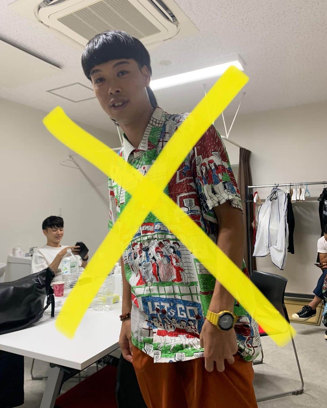 子安裕樹のインスタグラム：「【ただのアホ案件】 バッテリィズ　エース『こないだこやっさんが教えてくれたドラマあるじゃないですか？』 子安『あぁVIVANT？』 エース『そうそれっす。僕あれずっとバビンで調べてて全然出てこなくて。しかもアルファベットでしょ？』 子安『え？お前ずっとカタカナでバビンで調べてたん？！』 エース『そうですよ。早よ見たいのに勘弁してくださいよ。』  おれが悪い？ #ただのアホ案件」