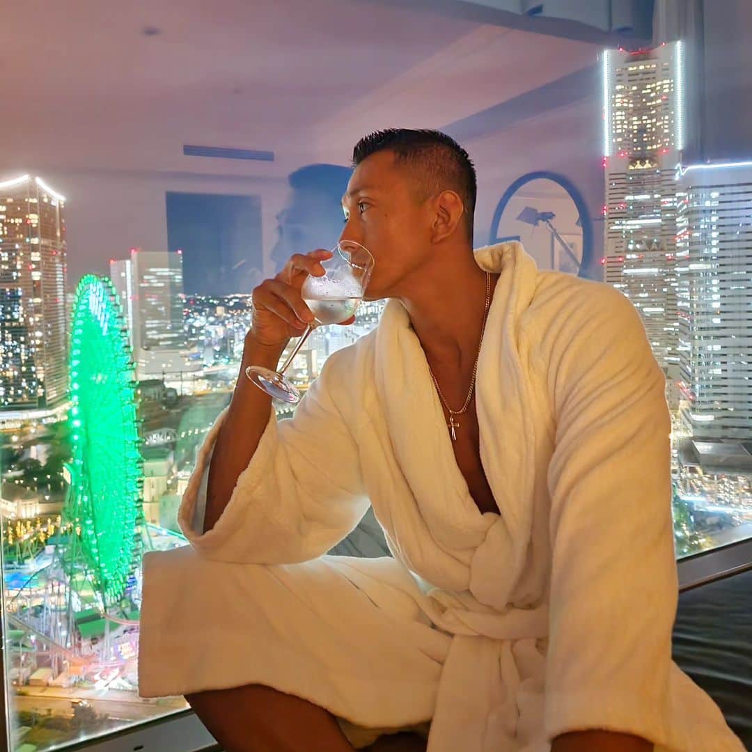 黒石高大のインスタグラム：「37歳になったよ　おじぴ(笑) おっさんなのに身体の衰え感じる所か 日々進化してるし どんどんアクティブになってる こりゃー末恐ろしいチャンジィになるわ  今月イベントいっぱいやるんで 会いに来てください  9月10日徳島 麺屋軌跡徳島本店さんで１日店長  9月17日パチスロ来店 ■1店舗目　12時〜14時半頃 厚木市船子やっぱりステーキ下のお店  ■2店舗目　15時半〜18時頃 横浜市瀬谷区目黒町お風呂の王様隣  9月30日渋谷区幡ヶ谷 近江焼肉ホルモンすだく幡ヶ谷店で１日店長  会えるの楽しみにしてます」