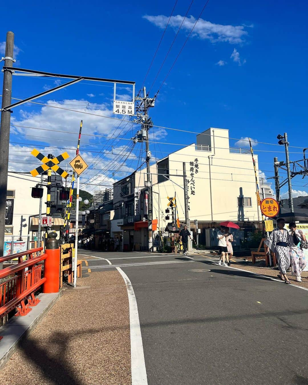 あいりさんのインスタグラム写真 - (あいりInstagram)「2年間行方不明だった お気に入りの服🥲🍂笑 @united_tokyo 実家にありまちた😗  . 伏見稲荷大社行ってきたよー⛩️ きつねの顔書くやつ やりたかったのにやってなかった。。 しっかり神様にお願い事してきたけど お願いごとありすぎて ちゃんと伝わったかな👼😗笑 . 屋台あったり近くにいっぱいお店も でてるから1、2時間は楽しめる スポットです💁‍♀️♡  . . #fashion #ootd #unitedtokyo  #ファッション #秋服 #秋服コーデ  #ユナイテッドトウキョウ  #セットアップ #バレンティノ  #valentino #スニーカー #ルイヴィトン  #カバン #louisvuitton #京都 #京都観光 #伏見稲荷大社 #伏見  #instagood #instalike #followme」9月8日 18時05分 - gtamtgat