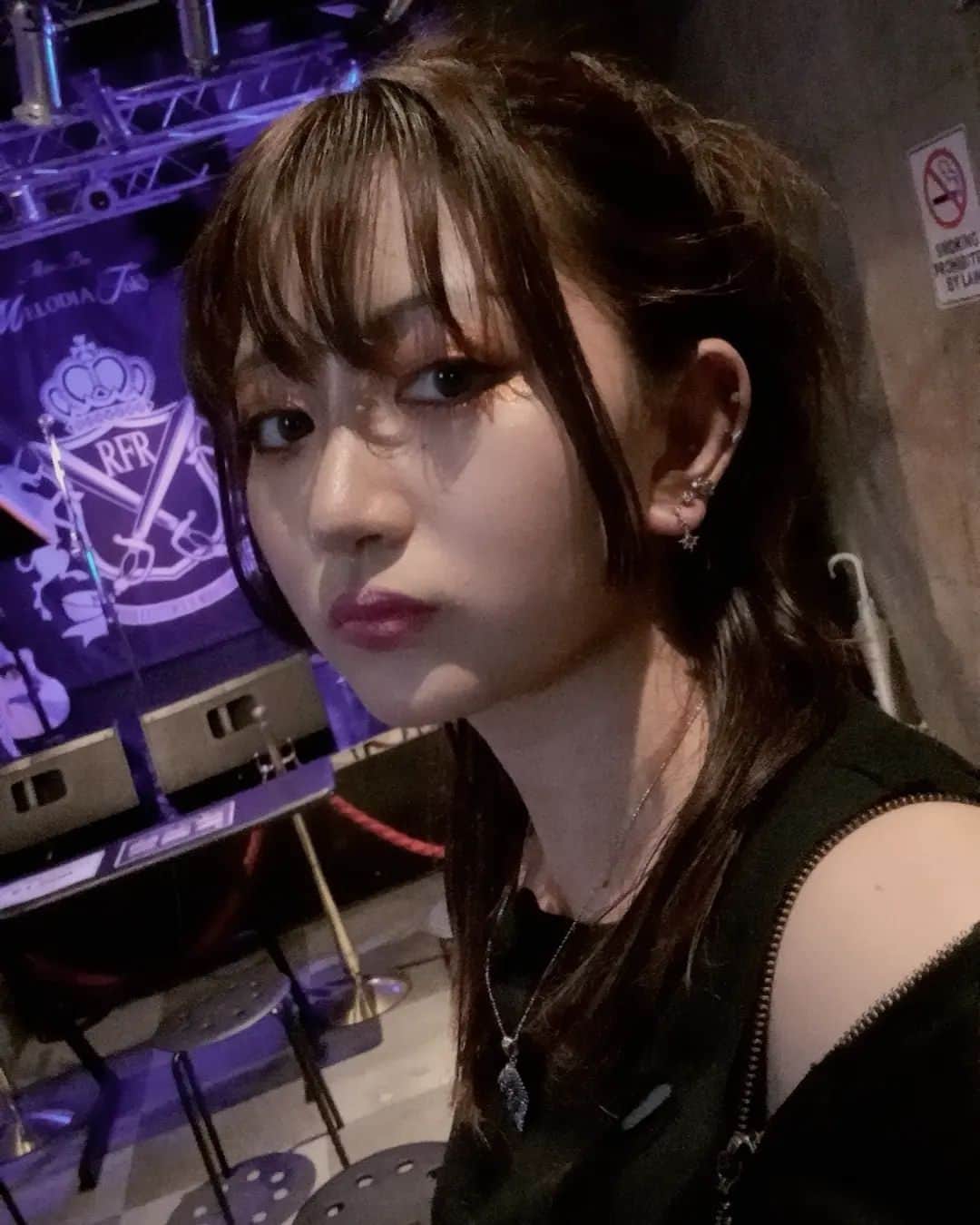 のインスタグラム：「今日はMELODIA Tokyoでライブ！🦋⛓️森木玲奈は21時～です！足元が悪いですがぜひ！オンラインVerもありますので、お家でもお楽しみいただけます！頑張ってくる～(*^ω^)💜  #ライブ #gig #musicianlife @melodiatokyo @yumurashohei」