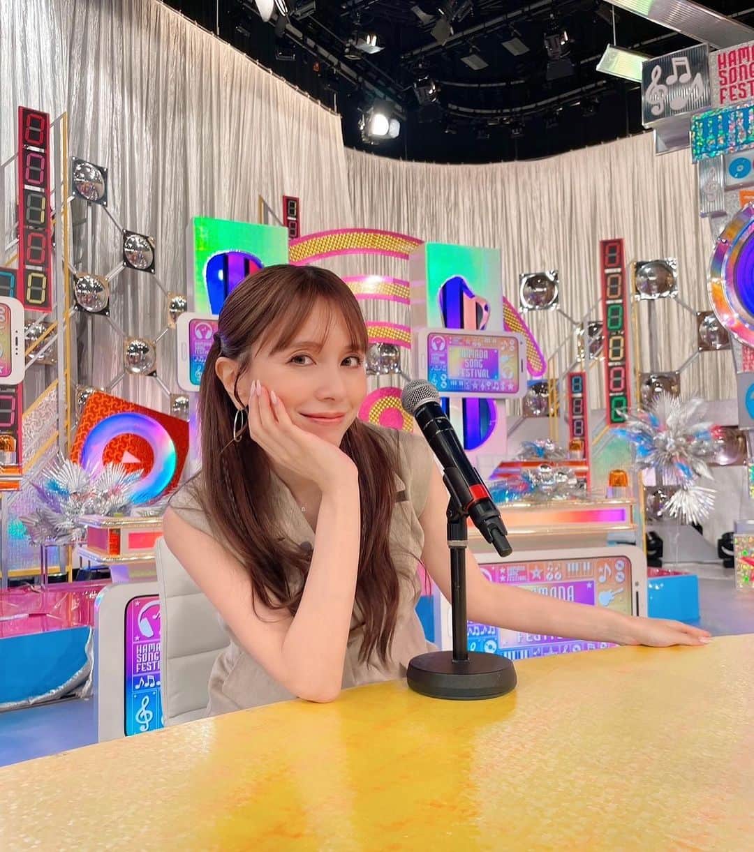 May J.のインスタグラム：「このあと夜7時から「ハマダ歌謡祭2時間SP」に出演するよ〜🎤 今回は菊池桃子さんとミラクルひかるさんも一緒だよ🥳めちゃくちゃ豪華!! デュエットもあるよ💓 観てね〜🫶  #ハマダ歌謡祭 #今回は私服で参加です」