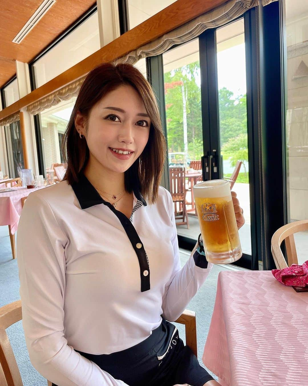 ISHIIYUKIKOのインスタグラム：「北海道ではゴルフも行ったよん❤️⛳️ 初めての御前水ゴルフ倶楽部！ 午後スルー快適😍  ラーメンとビールは鉄板🍜🍺 めちゃ美味しかった😝  #ゴルフ旅行 #北海道旅行 #北海道ゴルフ #ゴルフ女子 #ゴルフ女子旅 #golfgirls  #골프 #골프스타그램」