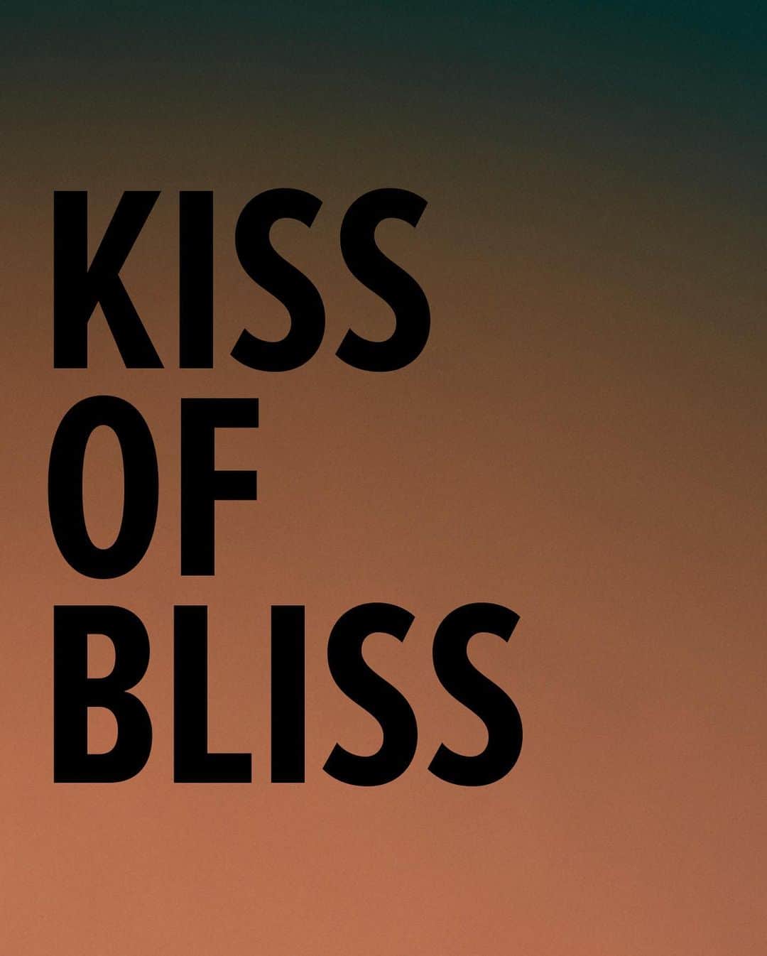 のインスタグラム：「Unimaginable pleasure. Uncontrollable laughter. A Kiss of neroli and jasmine leads to unadulterated Bliss.」