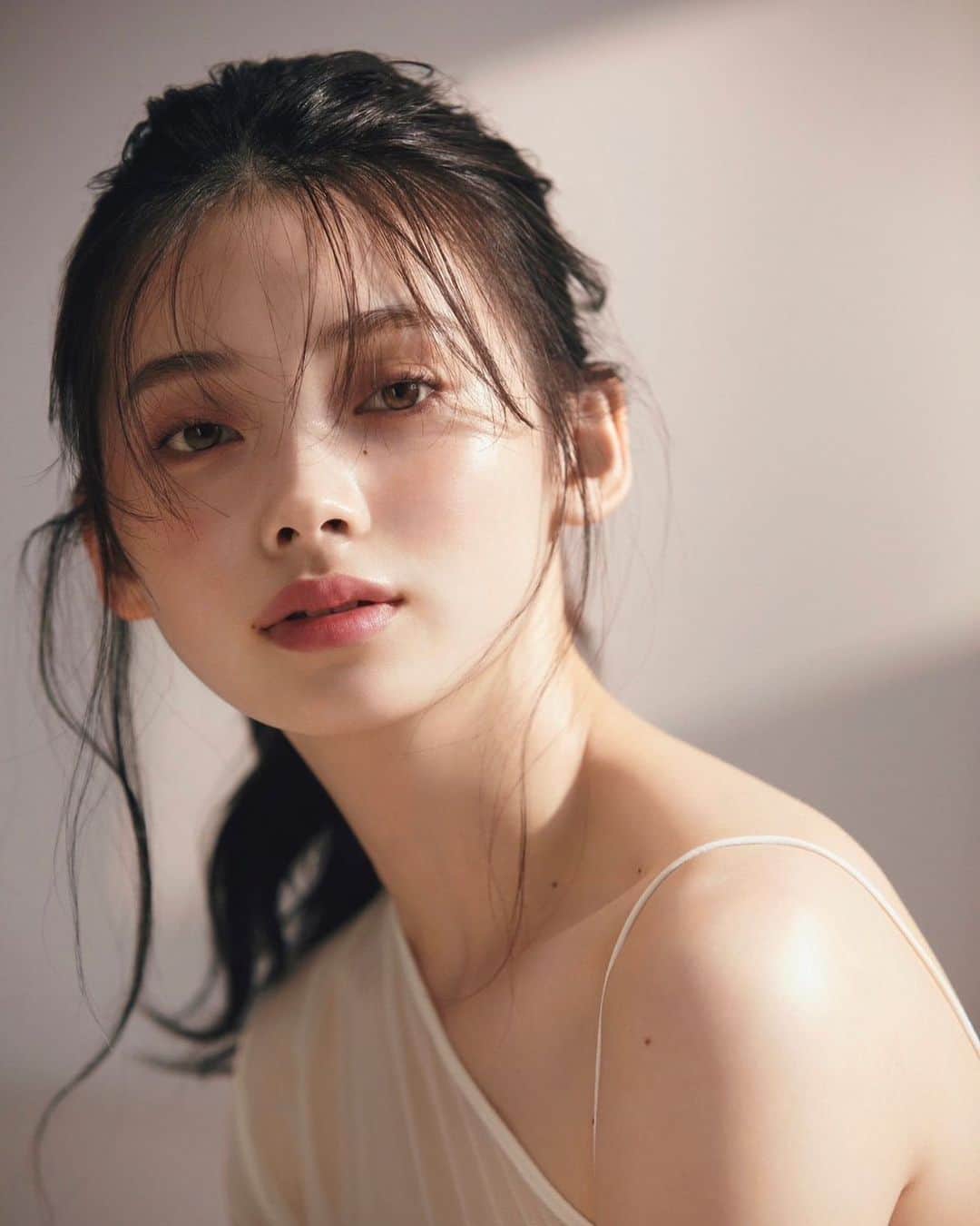 のインスタグラム：「@maquia.magazine 🩶 @journaldelm」
