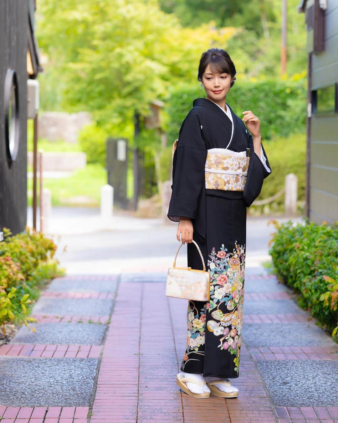 ののさんのインスタグラム写真 - (ののInstagram)「👘和装モデル 京都の着物店のモデルをさせて頂きました✨　 データ頂いたので投稿します その①は黒留袖、訪問着、袴です☺️ その②も3着投稿予定です 👘 #rentalkimonookamoto#レンタル着物岡本#着物モデル#和装モデル#着物#和服#着物ヘア#着物ヘアアレンジ#和装ヘア#和装ヘアアレンジ#京都#京都着物#京都着物レンタル#関西モデル#黒留袖#留袖#訪問着#袴#kyoto#kimono#wahuku」9月8日 18時41分 - nonoko0309