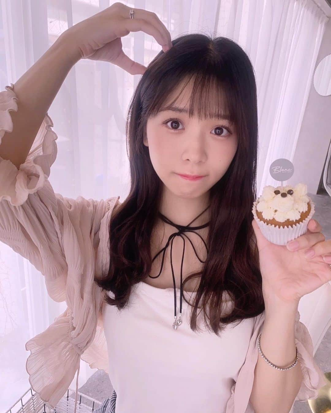 安田桃寧さんのインスタグラム写真 - (安田桃寧Instagram)「くまのカップケーキ🧁🎀  かわちい🫶🏻 . . . #frenchgirly #girly #フレンチガーリー #pink #ピンク加工 #girlyfashion #girl #ガーリー #cafe #大阪カフェ #osaka #心斎橋カフェ#blankcafe」9月8日 19時01分 - peachpeach_o6o8