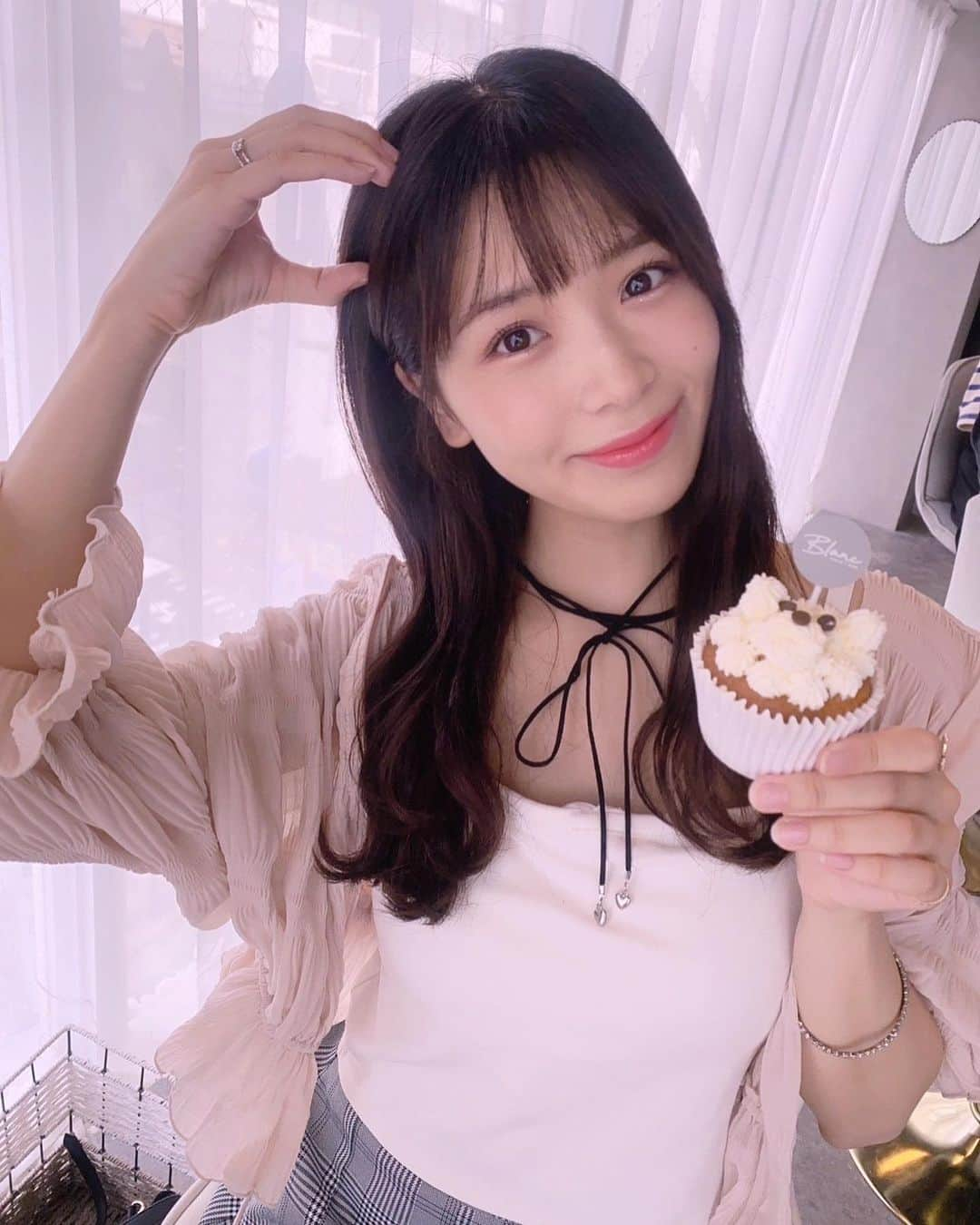 安田桃寧さんのインスタグラム写真 - (安田桃寧Instagram)「くまのカップケーキ🧁🎀  かわちい🫶🏻 . . . #frenchgirly #girly #フレンチガーリー #pink #ピンク加工 #girlyfashion #girl #ガーリー #cafe #大阪カフェ #osaka #心斎橋カフェ#blankcafe」9月8日 19時01分 - peachpeach_o6o8