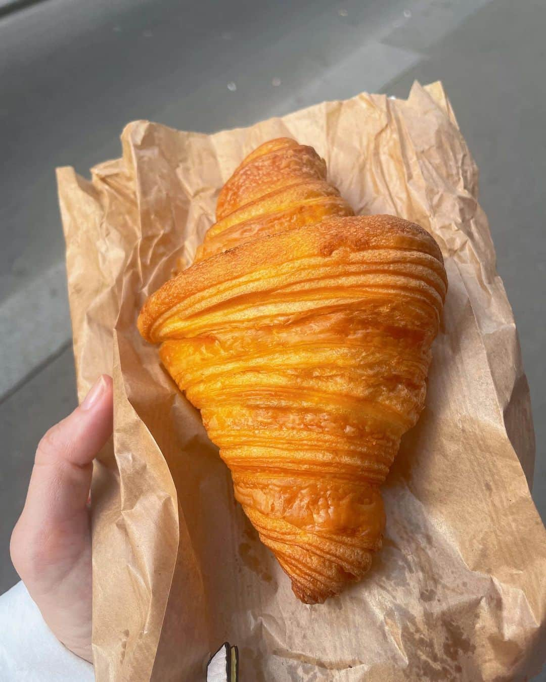 山野ゆりさんのインスタグラム写真 - (山野ゆりInstagram)「パリで沢山パンを食べています🍞🍞 （ストーリー怒涛にあがりますがすみません🥹  美味しいパンは本当に幸せ💘  ユーロ高いので買い物出来ないけどタロットカードを買ってしまった。パスタのタロットってなんだろう😂めっちゃ可愛い🍝  今日もたくさんパンをたべる！！」9月8日 18時58分 - yuri.yamano