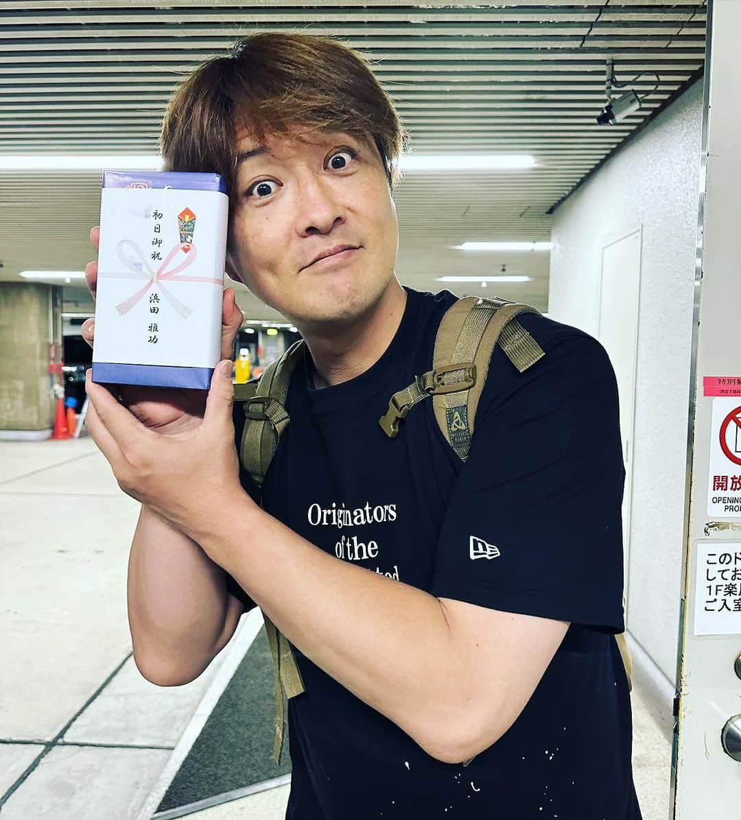 酒井一圭さんのインスタグラム写真 - (酒井一圭Instagram)「力になります！  #純烈 #明治座 #楽屋見舞い #感謝  #浜田雅功 #市川由紀乃 #ダチョウ倶楽部 #三山ひろし」9月8日 18時59分 - sakaikazuyoshi