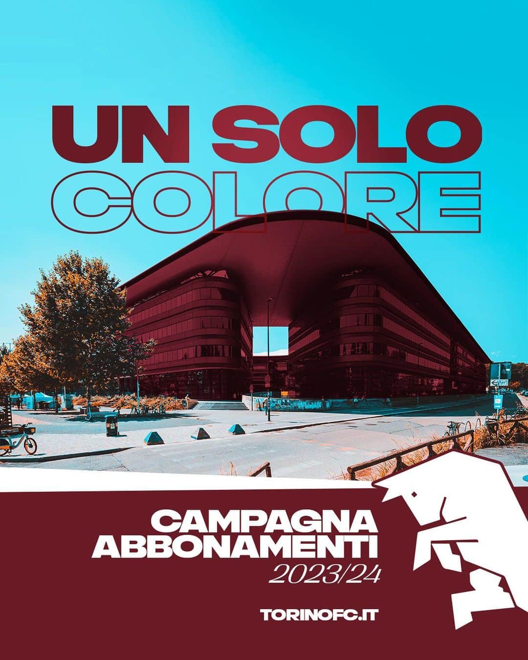トリノFCのインスタグラム：「Nell’ex area dell’Italgas, dal 2012 sorge il Campus Luigi Einaudi, struttura universitaria moderna che accoglie ogni anno 17mila studenti.   Grazie al suo deisgn innovativo, nel 2014 viene inserito dalla CNN nella classifica dei 10 edifici universitari più belli del mondo.  Scopri subito le promozioni riservate agli studenti universitari a partire da 99€ nel link in bio!  Una città. Una squadra. 𝐔𝐍 𝐒𝐎𝐋𝐎 𝐂𝐎𝐋𝐎𝐑𝐄. 🐂  #SFT」