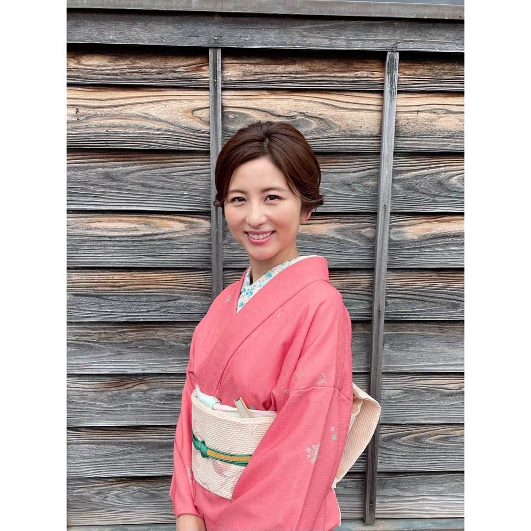 宇賀なつみのインスタグラム：「*  やはりお着物は良いですね。 そろそろプライベートでも嗜みたいものです。  #臼杵 #大分 #usuki #oita #宇賀なつみ」
