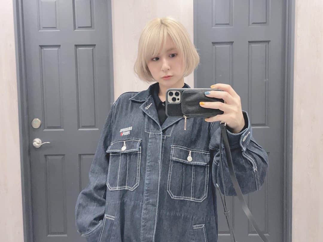 吉田有里のインスタグラム：「ちょっと気温が秋🍂を感じたから 載せそびれていた涼しい時のやつを載せる🫧 (気づけば８月が終わっている、、！！！) ⁡ みなさん、雨大丈夫ですか☔️？ びっくりしたしびしょ濡れになりました、、お気をつけて、、、 ⁡ 明日は元気に、笑顔でお会いしたいのだけど！🧡 ⁡ coat:#gu  ⁡ #よしだふく #fashion #ootd #beautifulpeople」