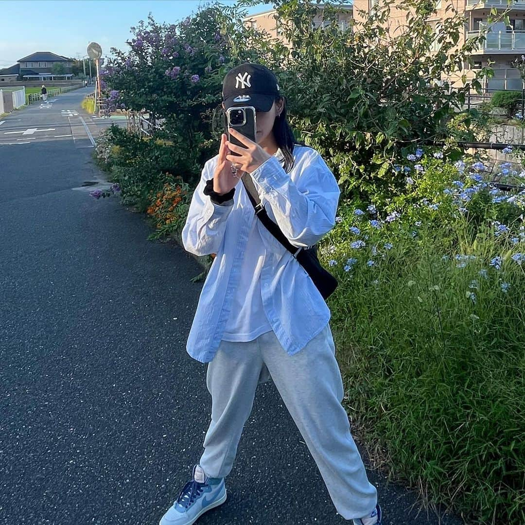 永井愛実のインスタグラム：「💙👕🧊🩵🤍 ・ ・ お散歩 最近涼しくなってきたよね🦥」