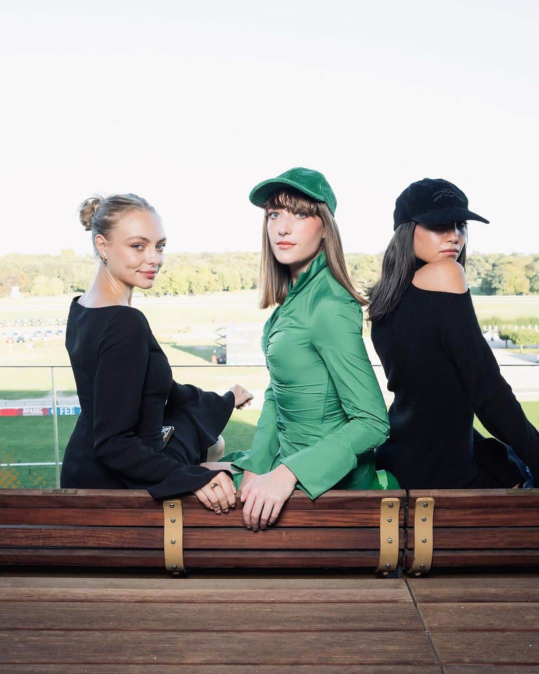 Longchampのインスタグラム：「Gallop & Glamour, you have arrived “At the Races”.  Guests: @anouchkagauthier  @milla.lapidus  @koukla.lapidus  @tigarah  @amandarawles  @larsenthompson  @littlemisskhan  @pamallier  @kleofina   #LongchampFW23 #LongchampAtTheRaces」