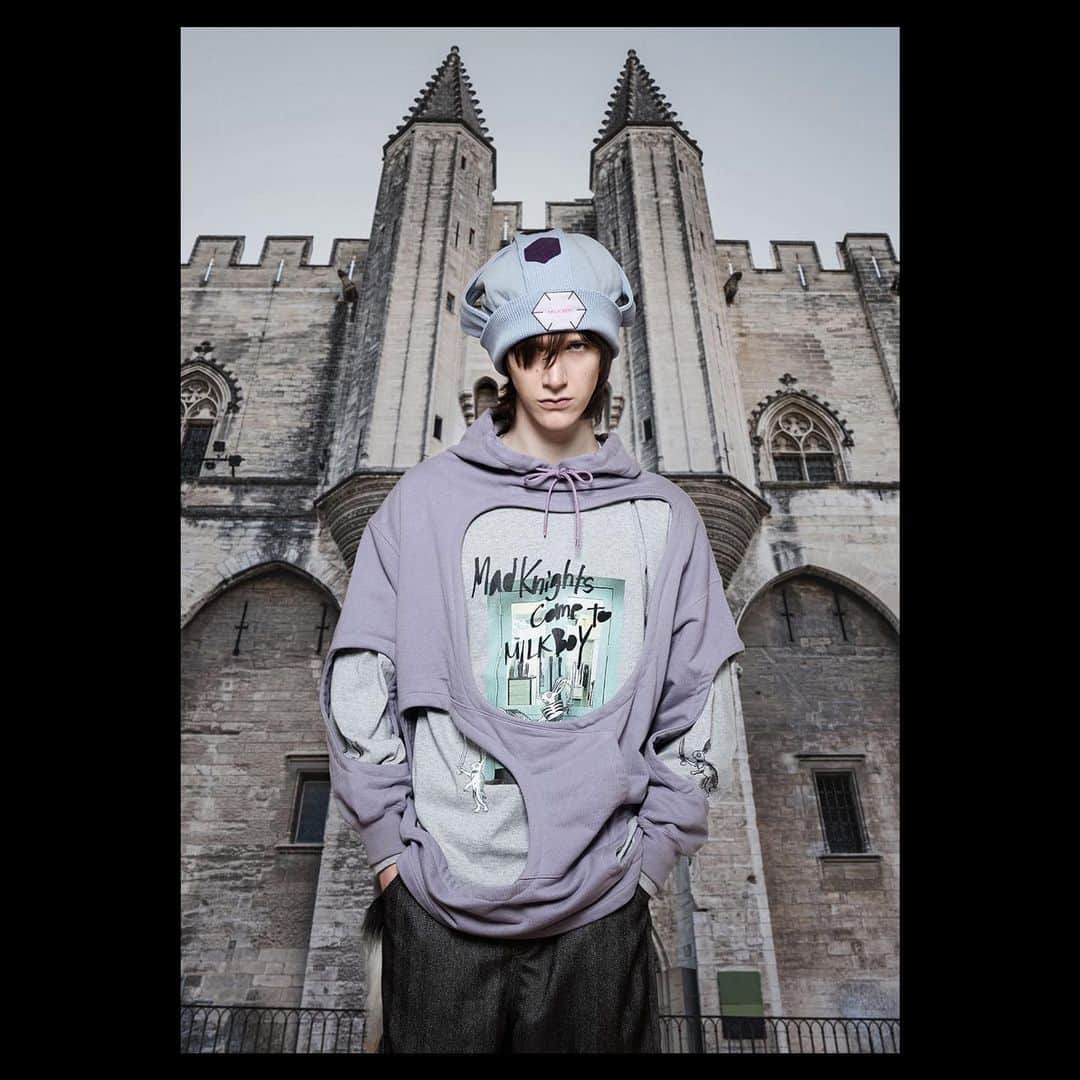 MILKBOYのインスタグラム：「MILKBOY 2023 Autumn Collection  Black Hole HOODIES Welcome L.S. TEE クラウン ニット CAP  #milkboy」