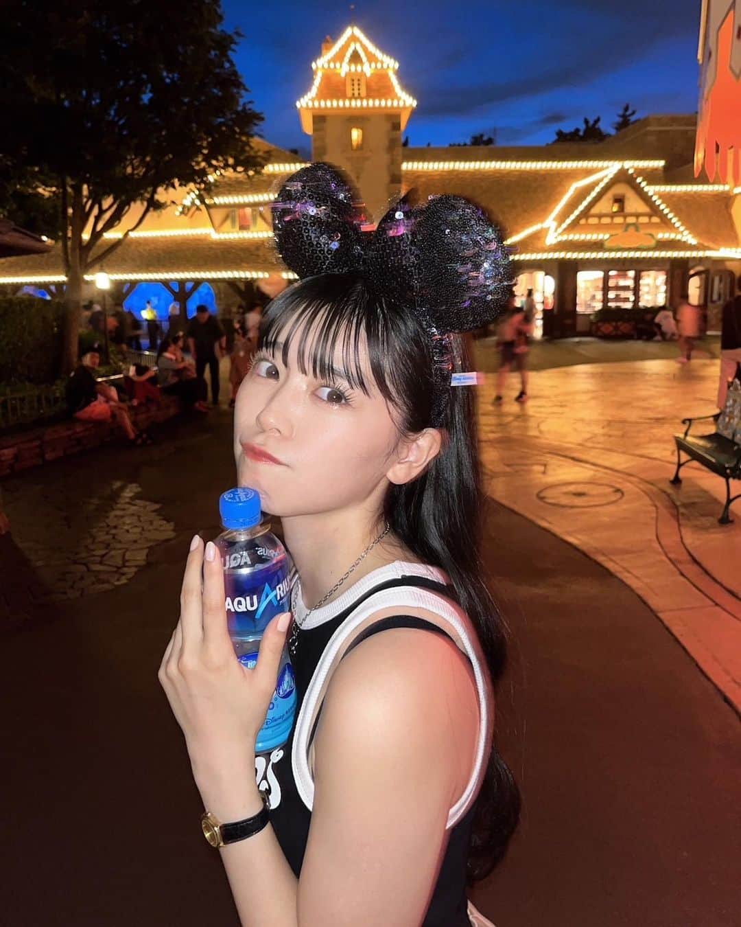 坂井仁香のインスタグラム：「夏が終わるね。  #とき宣#坂井仁香#ひとちゃん#超とき宣#超ときめき宣伝部#idol#私服#コーデ#タンクトップ#ロングヘア#巻き髪#水着#ディズニー#ディズニーランド」