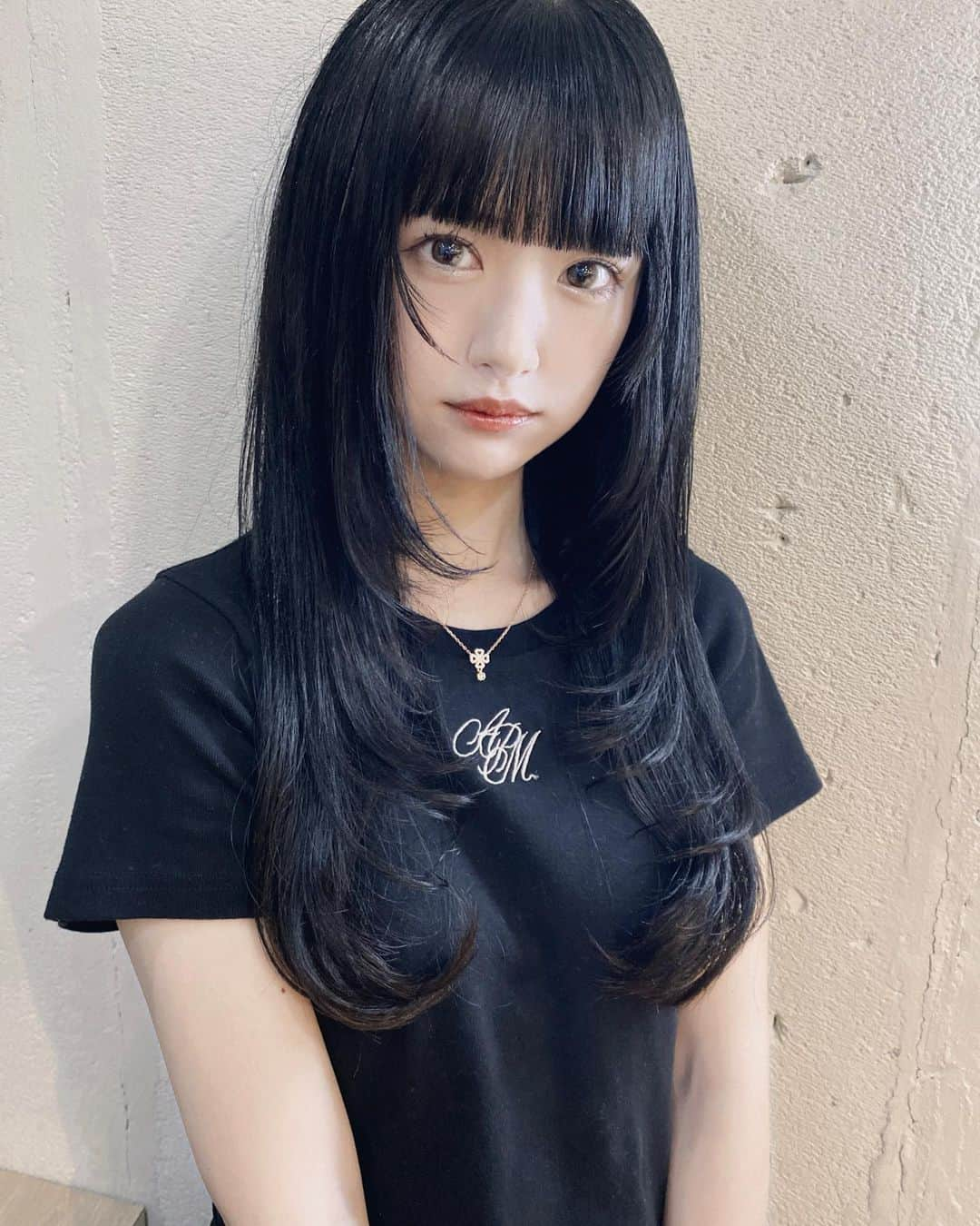 長南舞さんのインスタグラム写真 - (長南舞Instagram)「new hair✂︎  4ヶ月ぶりに美容室行きました笑 黒髪〜最近ずっと暗髪✌🏻 今回はたくさんレイヤー入れてもらったの！そしたら見たことない感じのちょなんになった！😀❤︎  美仁さん(@miiiiiiiiyan1229 )いつも有難うございます🫶🏻  #hairworkshelm #渋谷 #haircolor #newhair #ヘアアレンジ #ロングヘア #美容室 #hairstyle #hairsalon #黒髪 #黒髪ロング #レイヤーカット」9月8日 19時30分 - chonanmai