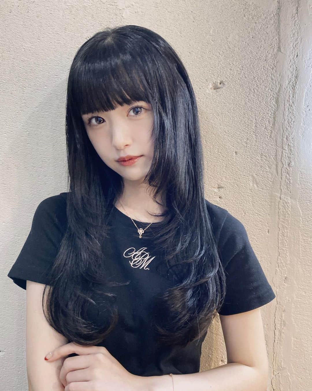 長南舞さんのインスタグラム写真 - (長南舞Instagram)「new hair✂︎  4ヶ月ぶりに美容室行きました笑 黒髪〜最近ずっと暗髪✌🏻 今回はたくさんレイヤー入れてもらったの！そしたら見たことない感じのちょなんになった！😀❤︎  美仁さん(@miiiiiiiiyan1229 )いつも有難うございます🫶🏻  #hairworkshelm #渋谷 #haircolor #newhair #ヘアアレンジ #ロングヘア #美容室 #hairstyle #hairsalon #黒髪 #黒髪ロング #レイヤーカット」9月8日 19時30分 - chonanmai