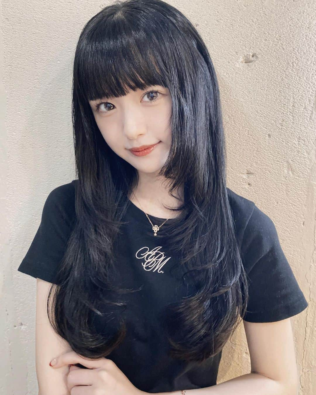 長南舞さんのインスタグラム写真 - (長南舞Instagram)「new hair✂︎  4ヶ月ぶりに美容室行きました笑 黒髪〜最近ずっと暗髪✌🏻 今回はたくさんレイヤー入れてもらったの！そしたら見たことない感じのちょなんになった！😀❤︎  美仁さん(@miiiiiiiiyan1229 )いつも有難うございます🫶🏻  #hairworkshelm #渋谷 #haircolor #newhair #ヘアアレンジ #ロングヘア #美容室 #hairstyle #hairsalon #黒髪 #黒髪ロング #レイヤーカット」9月8日 19時30分 - chonanmai