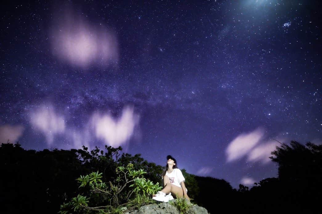 古谷未寿城さんのインスタグラム写真 - (古谷未寿城Instagram)「宮古島の星が綺麗すぎた。天の川！！ 星が眩しいって体験初めてした。 この日は夜中3時前にホテルの近くで星が綺麗に見えるという情報入ってパジャマで向かったよ」9月8日 19時32分 - miduki___f1012