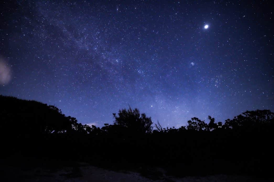古谷未寿城さんのインスタグラム写真 - (古谷未寿城Instagram)「宮古島の星が綺麗すぎた。天の川！！ 星が眩しいって体験初めてした。 この日は夜中3時前にホテルの近くで星が綺麗に見えるという情報入ってパジャマで向かったよ」9月8日 19時32分 - miduki___f1012