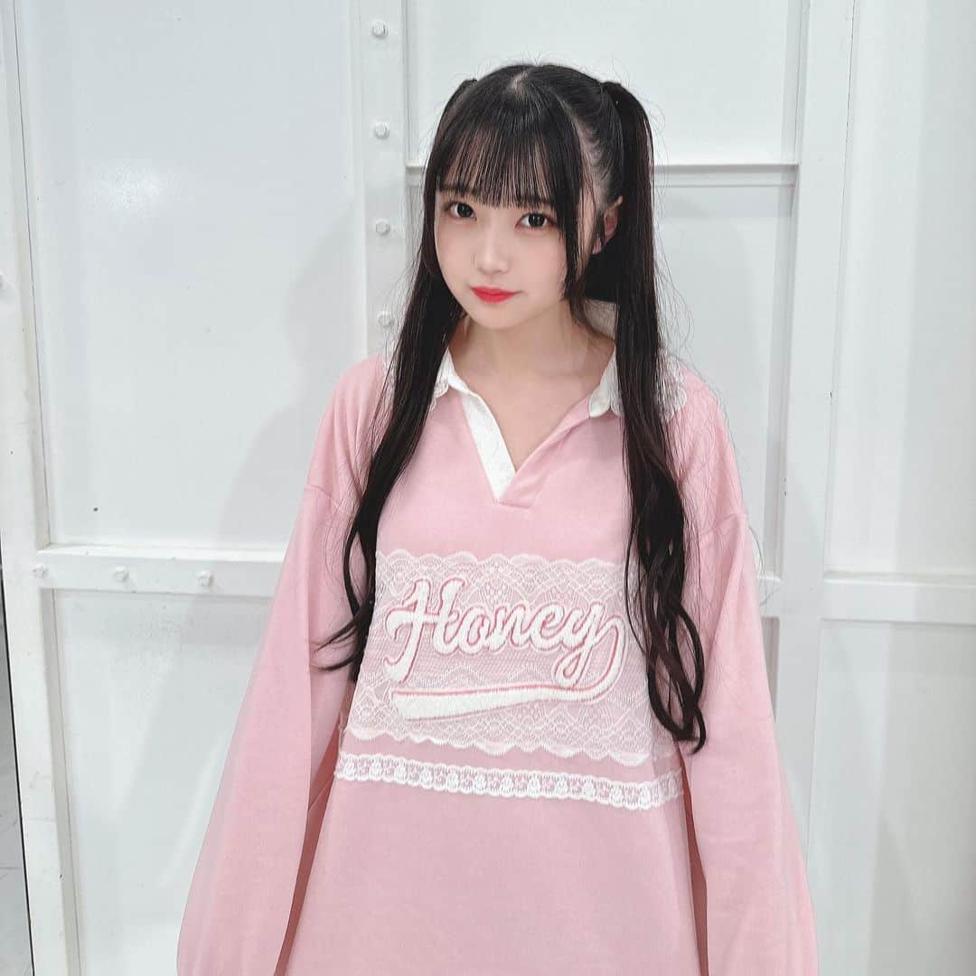 佐藤美波さんのインスタグラム写真 - (佐藤美波Instagram)「🎀👚🩷🌸  ピンクだいすき🥰🫶🏻 かわいいー？すきー？   #ハーフツイン #アイドル #idol #akb48 #ootd #instafashion」9月8日 19時43分 - sato_minami16th