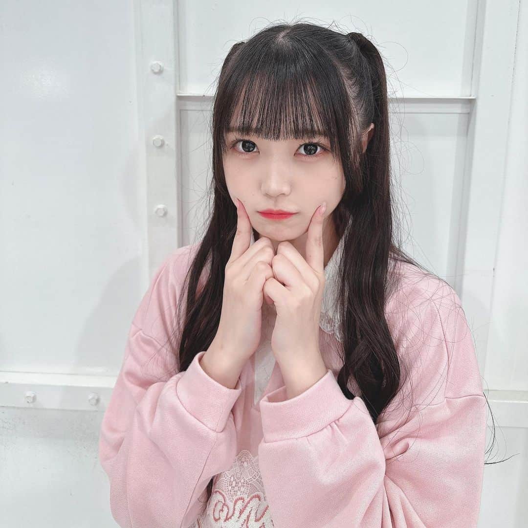佐藤美波のインスタグラム：「🎀👚🩷🌸  ピンクだいすき🥰🫶🏻 かわいいー？すきー？   #ハーフツイン #アイドル #idol #akb48 #ootd #instafashion」