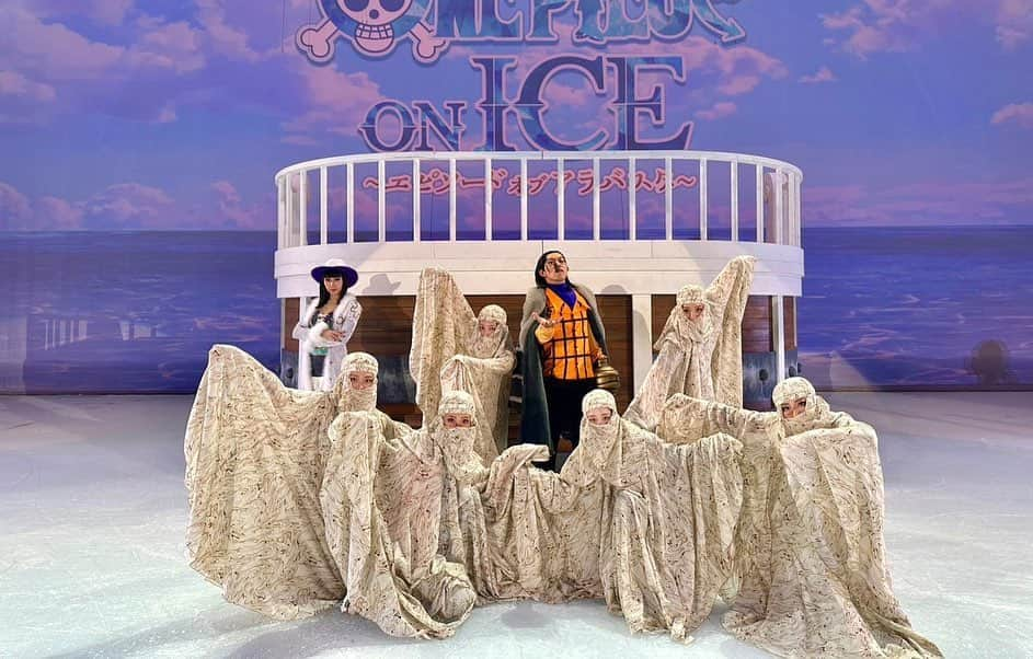 竹野比奈のインスタグラム：「🏴‍☠️ONE PIECE ON ICE🧊 〜エピソードオブアラバスタ〜  全10公演ありがとうございました!!  2ヶ月間、素晴らしいキャストの皆様、最高なスタッフの皆様に囲まれて過ごすことができ、とっても楽しく充実した日々を送ることができました。  改めて素敵なアイスショーに出演することができて、とても光栄です☺️ 初めてのアイスショーが、とっても幸せで宝物のような時間になりました🥹🫶🏻  金谷さん、賢二先生をはじめ、このショーに関わってくださった全ての皆様、公演、配信を観てくださった皆様、 本当にありがとうございました😭  TO BE CONTINUEDを願って...  #ONE PIECE ON ICE #砂隊#反乱軍 #パン屋さんではなく反乱軍」