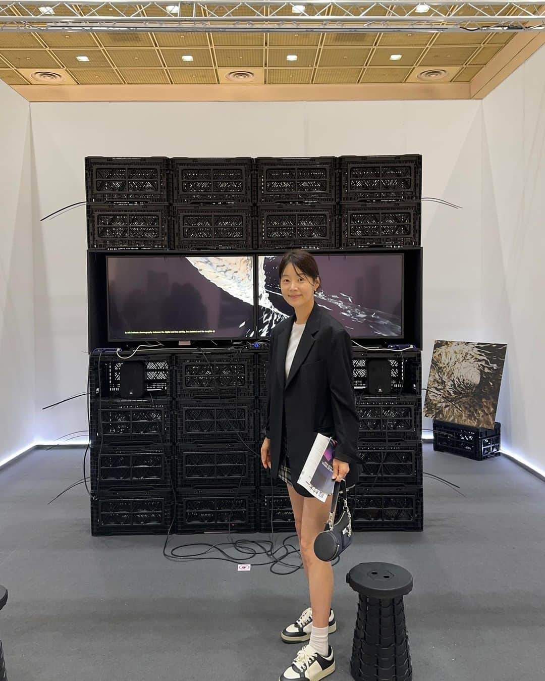 ハン・ジヘのインスタグラム：「Frieze & Kiaf 🤍🖤」