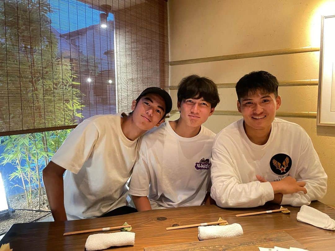 小林悠のインスタグラム：「若いエキス吸ってきました🤤」