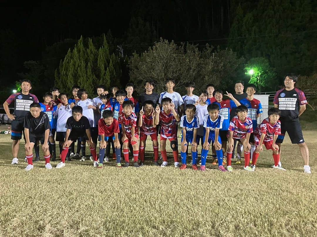 河内勇太さんのインスタグラム写真 - (河内勇太Instagram)「Saiki, my hometown. I came back and taught football to many children. Thanks for the special time.  9/4-9/7まで佐伯に帰省し、地元の小学校もクラブチームを指導させていただきました。 一線を離れてもこうやって呼んでくれる繋がりがあり、真剣に指導を受けてくれる子供達がいてくれて本当に幸せな時間でした。 地元のために何もできていない自分ですが、佐伯市の為にこれからも少しずつ何かできればいいなと思ってます。 しかも同級生の息子を教えるなんて感慨深い。そしてやっぱり佐伯の魚は最高だ😍  本当にありがとうございました。  #サッカー指導 #サッカー指導者 #大分県 #佐伯市」9月8日 20時02分 - yutakkk